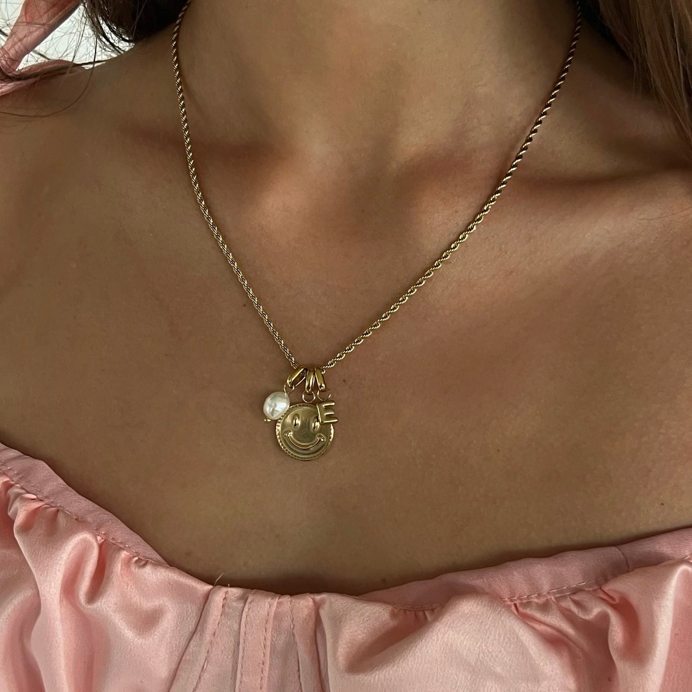 Pearl Glow™ | Klassiskt pärlhänge