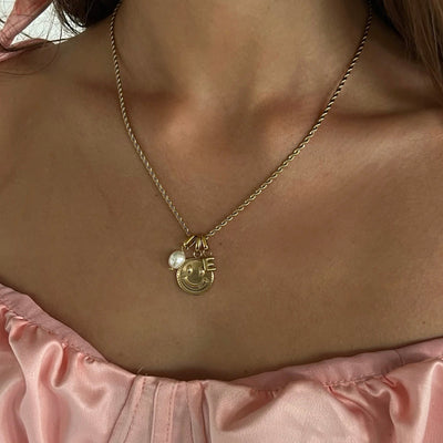 Pearl Glow™ | Klassiskt pärlhänge
